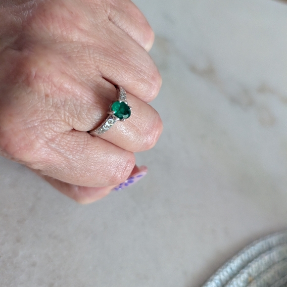 18k Diamond and emerald ring size 7 - Picture 10 of 10